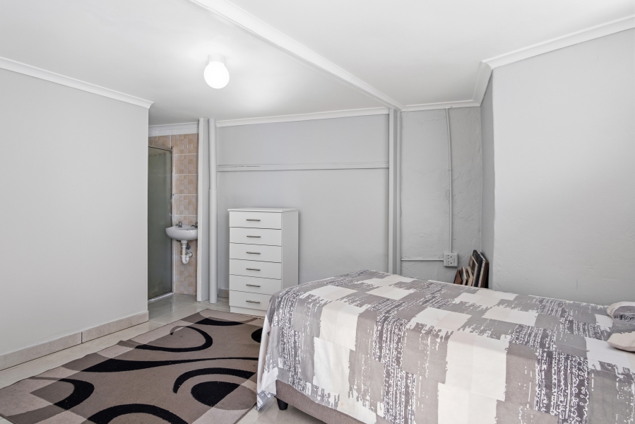 To Let 9 Bedroom Property for Rent in Observatory Western Cape